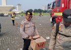 Personel-Polri-Sigap-Bersih-bersih-Kawasan-Monas-Usai-May-Day-Fiesta
