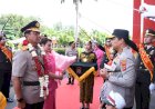 Haru-dan-Penuh-Penghormatan,-Kapolda-NTT-Pimpin-Tradisi-Pedang-Pora-Pelepasan-Brigjen-Pol-Baskoro-Tri-Prabowo