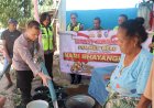 Baksos-Jelang-Hari-Bhayangkara-ke-80,-Wakapolres-Belu-Pimpin-Anggota-Salurkan-10-Ribu-Liter-Air-dan-Sembako-untuk-Warga-Tapal-Batas