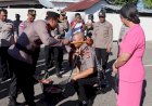 Seru-dan-Berkesan,-52-Personel-Polres-Belu-dan-Brimob-yang-Naik-Pangkat-Dapat-Siraman-Air-Kembang,-Dihujani-Water-Canon-hingga-Tebe-Bersama
