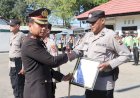 Toreh-Persentase-Tertinggi-dan-Konsisten-Aktif-di-Aplikasi-Dors,-Anggota-Polsek-Tasifeto-Timur-Terima-Penghargaan-dari-Kapolres-Belu