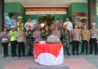 Jaga-Terus-Sinergitas-dan-Soliditas-di-Tapal-Batas,-Kapolres-Belu-bersama-Jajaran-Datangi-Sejumlah-Markas-TNI-Beri-Kejutan-di-HUT-TNI-ke-81