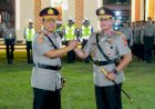 Penyerahan-Pataka-Catya-Turangga-Wira-Sakti-Tandai-Pergantian-Kepemimpinan-Polda-NTT-dari-Komjen-Pol.-Dr.-Rudi-Darmoko,-S.I.K.,-M.Si.-kepada-Irjen-Pol.-Reza-Arief-Dewanto,-S.I.K