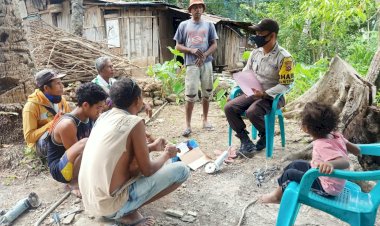 Sambang-Desa,-AIPDA-Remi-Kala-Sampaikan-Imbauan-Soal-Pencegahan-Covid-19-ke-Warga-Binaannya