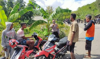 Sambang-ke-Desa-Binaannya,-BRIGPOL-Junedi-Imbau-Warga-Patuhi-Maklumat-Kapolri-dan-Protokol-Kesehatan-Cegah-Covid-19