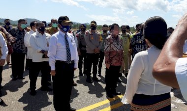 Kapolda-NTT-Dampingi-Kegiatan-Kunjungan-Kerja-Menkopolhukam-dan-Mendagri-di-Perbatasan-RI-RDTL