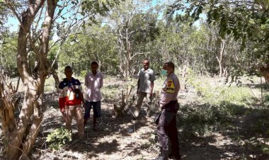 Sambang-Warga,-Bhabinkamtibmas-Polsek-Tasifeto-Barat-Ingatkan-Warga-Tidak-Lupakan-Masker-Setiap-Keluar-Rumah