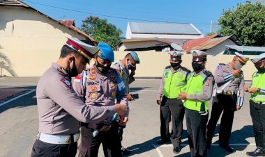 Hari-Pertama-Ops-Patuh-2020,-Seksi-Propam-Polres-Belu-Periksa-Sikap-Tampang-dan-Kelengkapan-Surat-surat-Anggota