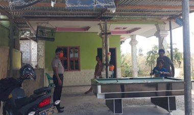 Turun-Menyapa-Warga,-Imbauan-Protokol-Kesehatan-Hingga-Larangan-Judi-Di-Lontarkan-Anggota-Polsek-Lasiolat