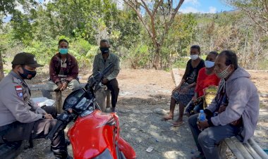 Sambang-Dialogis,-Anggota-Polsek-Lamaknen-Ajak-Masyarakat-Tetap-Patuhi-Protokol-Kesehatan,-Cek-Videonya