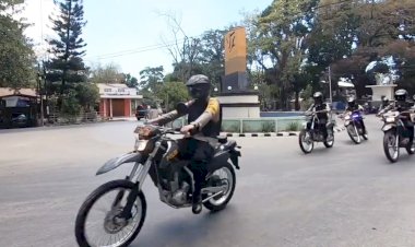 Pakai-Sepeda-Motor,-Kapolres-Belu,-AKBP-Khairul-Saleh-Pimpin-Patroli-Dialogis-Jelang-Penetapan-Paslon-Pilkada-2020