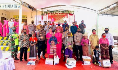 Peduli-Kasih,-Kapolres-Belu-dan-Ketua-Bhayangkari-Kembali-Gelar-Aksi-Sosial-untuk-Warga-Terdampak-Covid-19