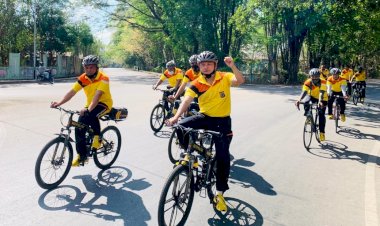 Tempuh-Jarak-30-KM,--Kapolres-Belu,-AKBP-Khairul-Saleh-Bersepeda-Bareng-Anggota-Pantau-Situasi-Kamtibmas