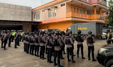 Jamin-Keamanan,-2/3-Kekuatan-Polres-Belu-dan-Satu-Kompi-Personil-BKO-Turun-Amankan-Pleno-Pilkada-Tingkat-Kabupaten