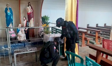 Cegah-Gangguan-Saat-Misa-Natal,-Brimob-Kompi-2-Batalyon-A-Pelopor-Belu-Lakukan-Sterilisasi-di-Gereja