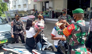 Ops-Yustisi-Akhir-Tahun,-Satgas-Aman-Nusa-Polres-Belu-Bagi-Masker-dan-Tegur-Warga-yang-Tidak-Disiplin-Prokes