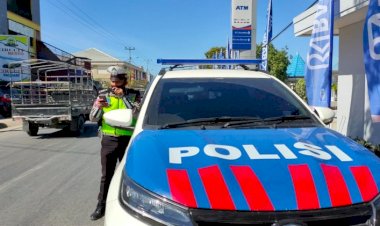 Penerangan-Keliling,-Sat-Lantas-Polres-Belu-Dorong-Masyarakat-Patuhi-5-M-dan-Tertib-Berkendara