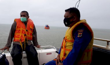 Perluas-Area-Pencarian,-Anggota-Polres-Belu-Bersama-Tim-SAR-Gabungan-Kembali-Cari-Nelayan-yang-Hilang