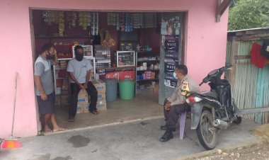 Turun-Sambang,-AIPDA-Bram-Duka-Imbau-Warga-di-Bantaran-Kali-Waspadai-Covid-19-dan-Banjir