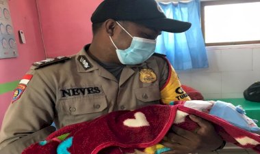 Aksi-Heroik-Bhabinkamtibmas-Polres-TTU-Bantu-Persalinan-Seorang-Ibu-di-Mobil-Dinas-Sat-Binmas