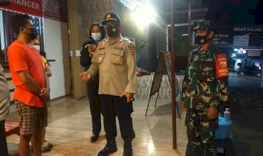 Patroli-Gabungan,-Sat-Binmas-Polres-Belu-dan-Babinsa-Ingatkan-Pelaku-Usaha-Tingkatkan-Prokes-di-Masa-PPKM