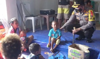 Tak-Hanya-Beri-Bantuan,-Kapolres-Belu-Beri-Pesan-ini-kepada-Ratusan-Pengungsi-Korban-Banjir-Bandang