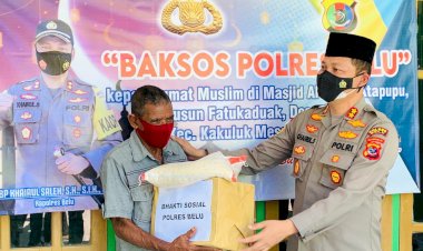 Safari-Ramadhan,-Kapolres-Belu-Salurkan-Paket-Sembako-Untuk-Warga-Muslim-di-Desa-Jenilu