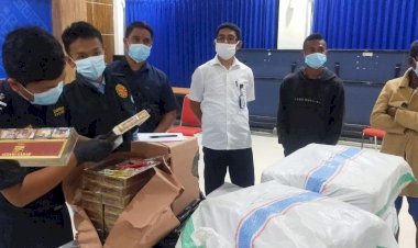 Sat-Pol-Airud-Polres-Belu-Amankan-Perahu-Pengangkut-20-Koli-Rokok-ke-Timor-Leste