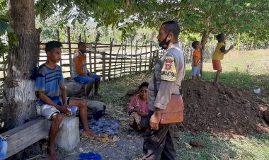 Bhabinkamtibmas-Dualaus-Imbau-Warga-Binaannya-Patuhi-Prokes-Dimanapun-Berada