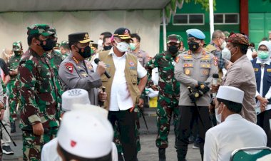Tinjau-Bangkalan-Bareng-Panglima-TNI,-Kapolri-Paparkan-Langkah-Selamatkan-Warga-dari-Risiko-Covid-19
