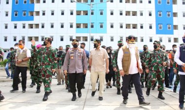 Kapolri,-Panglima-TNI-dan-Menkes-Tinjau-Rusun-Nagrak-dan-PPKM-di-Semper-Barat