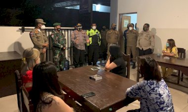 Perketat-Prokes-di-Masa-PPKM,-Polres-Belu-Bersama-TNI-dan-Sat-Pol-PP-Gelar-KRYD-di-Rumah-Makan-hingga-Tempat-hiburan