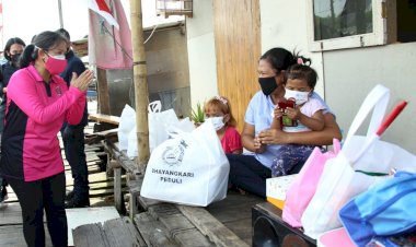 HKGB-Ke-69,-Ketum-Bhayangkari-Blusukan-Bagikan-Bansos-ke-Nelayan-Muara-Angke