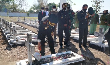 Peringatan-HUT-TNI-ke-76,-Kapolres-Belu-Hadiri-Ziarah-Nasional--di-TMP-Seroja-Haliwen
