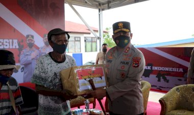 Gerai-Pelayanan-Vaksinasi-Serentak-di-Mapolres-TTS,-Kapolda-NTT-Berikan-Ribuan-Bansos