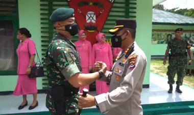 Hadiri-Syukuran,-Kapolres-Belu-Beri-Surprise-di-Hari-Jadi-ke-44-Yonif-Raider-Khusus-744/SYB,-Tonton-Videonya