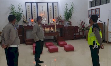 Turun-ke-Vihara,-Anggota-Polres-Belu-Jamin-Keamanan-Ibadah-Sambut-Tahun-Baru-Imlek-2022
