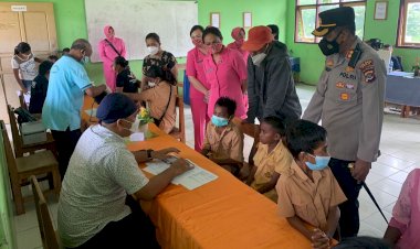 Akselerasi-Vaksinasi-Merdeka-Anak,-Polres-Belu-Kolaborasi-dengan-Bhayangkari-Gelar-Vaksinasi-di-SDN-Maktitis