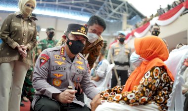 Tinjau-Vaksinasi-Se-Indonesia,-Kapolri-Dorong-Percepatan-Target-Dosis-Dua-dan-Booster