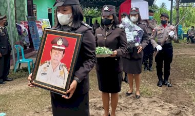 Beri-Penghormatan-Terakhir,-Polres-Belu-Gelar-Upacara-Pemakaman-Almarhum-IPDA-Purn.Simon-Rera-Riwu