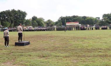 Dipimpin-Karo-Ops-Polda-NTT,-Aparat-Gabungan-Laksanakan-Apel-Gelar-Pasukan-Kesiapan-Pengamanan-VVIP-Kunker-RI-1-di-Belu