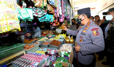 Tinjau-Pasar-Sehat-Sabilulungan-Soreang,-Kapolri-Pastikan-Ketersediaan-Minyak-Curah-dan-Sembako-Jelang-Ramadhan-Tercukupi