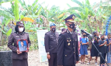 Wakapolres-Belu-Pimpin-Upacara-pemakaman-Almarhum-SERMA-Purn.Daniel-Modu