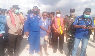 Ditemukan-Selamat-di-Tanjung-Naikliu-Kupang,-Nelayan-Asal-Atapupu-di-Jemput-Personil-Gabungan-Polres-Belu-dan-Basarnas