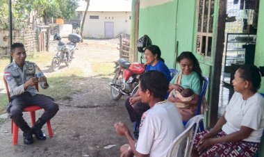 Sambang-ke-Warga-Binaanya,-Bhabinkamtibmas-Manumutin-Serukan-Warga-Jaga-Kamtibmas-dan-Tetap-Patuhi-Prokes