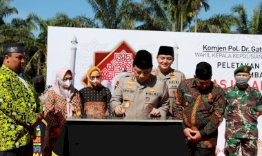 Wakapolri-Letakkan-Batu-Pertama-Pembangunan-Masjid-Al-Kostoeri
