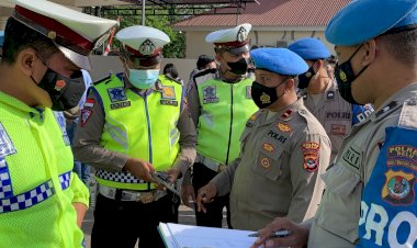 Lakukan-Pengawasan-Berkala,-Seksi-Propam-Polres-Belu-Secara-Mendadak-Periksa-Senjata-Api-Dinas-Anggota