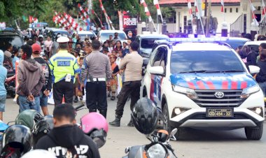 Terbagi-dalam-Dua-Rute,-Parade-Kebangsaan-yang-Menyedot-Perhatian-Ribuan-Warga-di-Jaga-Ketat-Personel-Polres-Belu