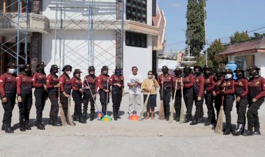 Bakti-Religi-di-HUT-Polwan-RI-ke-74,-Srikandi-Polwan-Polres-Belu-Turun-Kerja-Bakti-di-Tempat-Ibadah