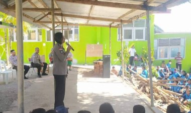 Turun-Penyuluhan,-Sat-Binmas-Polres-Belu-Imbau-Ratusan-Pelajar-SMPN-2-Gunakan-Medsos-Secara-Bijak